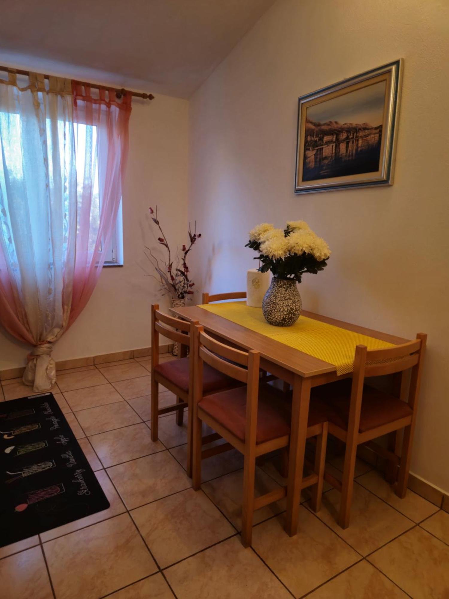 Luca Apartment Komarna